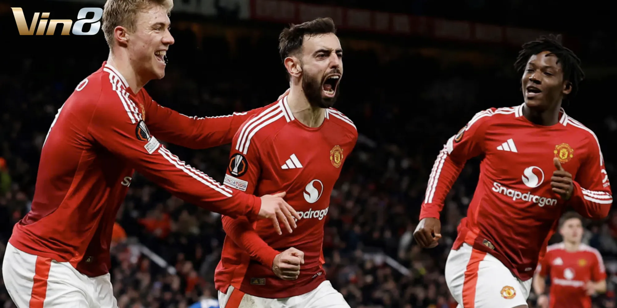 Bruno Fernandes toả sáng với bàn thắng quan trọng, giúp Man Utd đánh bại Rangers tại Old Trafford, Manchester, Anh