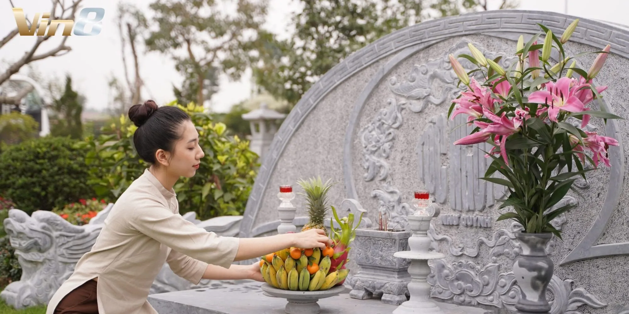 Người Việt gìn giữ truyền thống tảo mộ